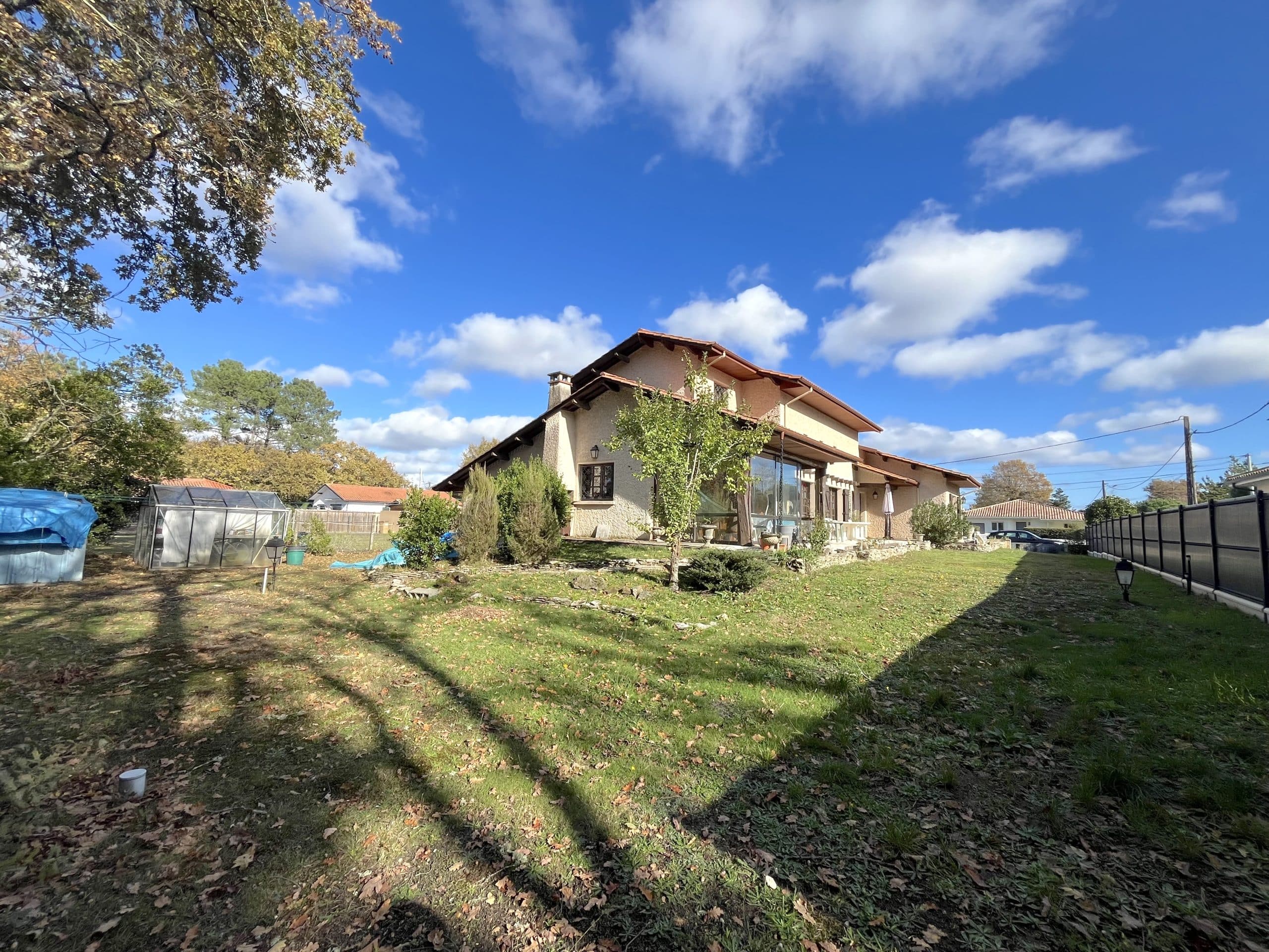 Maison traditionnelle à vendre avec grand jardin à Gujan-Mestras | Agence immobilière toutes transactions à Gujan-Mestras (33)