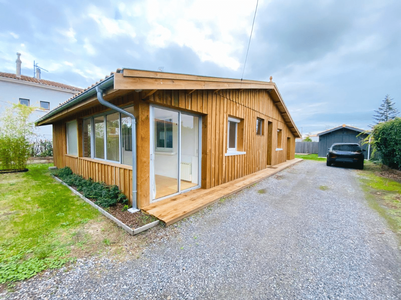 Maison de plain-pied rénovée avec piscine et garage à vendre à Gujan-Mestras | Agence immobilière toutes transactions à Gujan-Mestras (33)