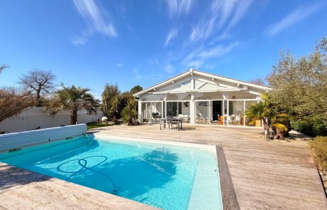 Maison moderne T5 avec piscine et jardin à vendre à Gujan-Mestras | Agence immobilière toutes transactions à Gujan-Mestras (33)