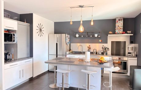 Maison moderne T5 avec piscine et jardin à vendre à Gujan-Mestras | Agence immobilière toutes transactions à Gujan-Mestras (33)