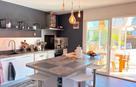 Maison moderne T5 avec piscine et jardin à vendre à Gujan-Mestras | Agence immobilière toutes transactions à Gujan-Mestras (33)