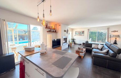 Maison moderne T5 avec piscine et jardin à vendre à Gujan-Mestras | Agence immobilière toutes transactions à Gujan-Mestras (33)