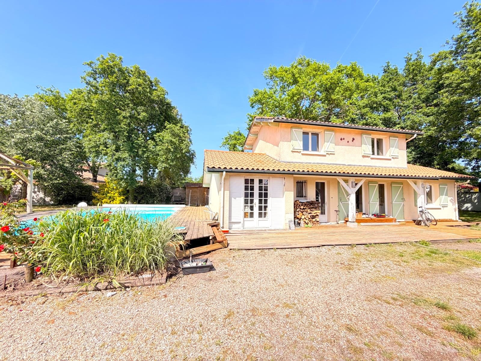 Maison T5 avec piscine et jardin à vendre à Gujan-Mestras | Agence immobilière toutes transactions à Gujan-Mestras (33)