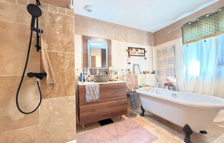 PHOTO-2026-09-15-11-05-56 19 copie Maison familiale de plain-pied avec jardin et espace indépendant à vendre à Pessac Toctoucau | Agence immobilière toutes transactions à Gujan-Mestras (33)
